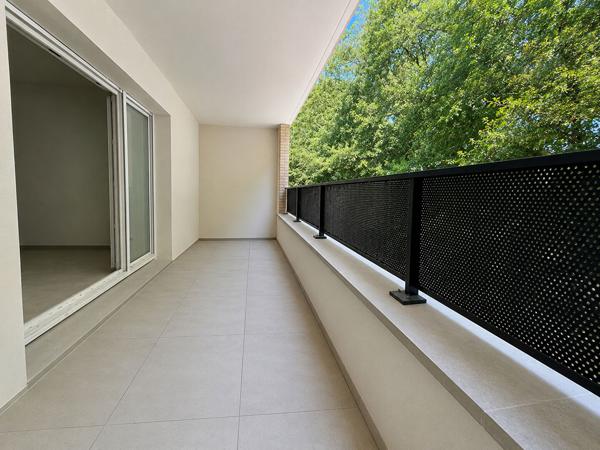 Appartement 4 pièces 80 m2 + terrasse au calme ! CASTELGINEST