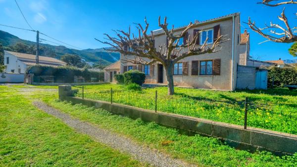 Immeuble -Sisco Marine 4 appartements 196 m2 avec terrain 928 m2