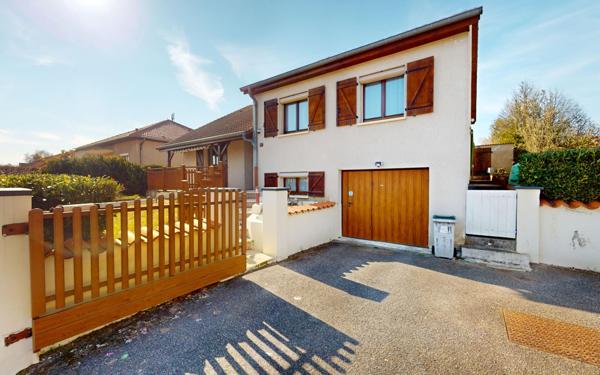 Maison à vendre    6 pièces •  Mance