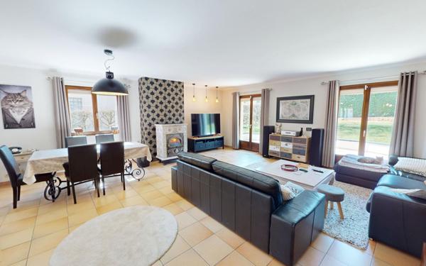 Maison à vendre    6 pièces •  Mance