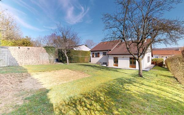 Maison à vendre    6 pièces •  Mance