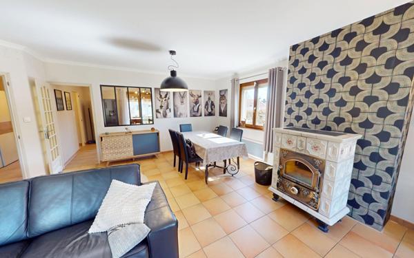 Maison à vendre    6 pièces •  Mance