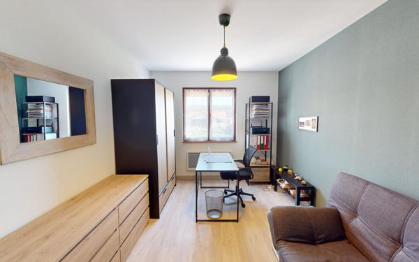 Maison à vendre    6 pièces •  Mance