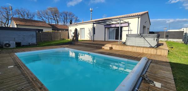 ITEUIL - MAISON CONTEMPORAINE PLAIN-PIED - 4 CHAMBRES - PISCINE & JACUZZI