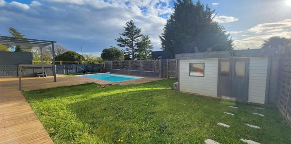 ITEUIL - MAISON CONTEMPORAINE PLAIN-PIED - 4 CHAMBRES - PISCINE & JACUZZI