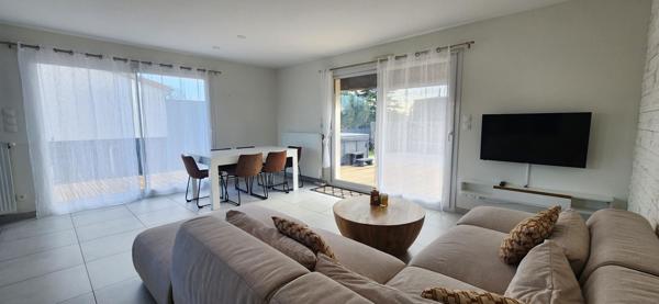 ITEUIL - MAISON CONTEMPORAINE PLAIN-PIED - 4 CHAMBRES - PISCINE & JACUZZI