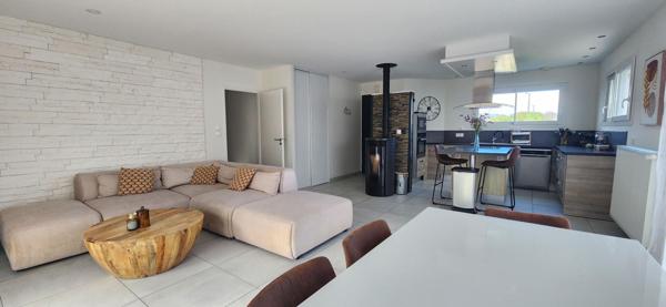 ITEUIL - MAISON CONTEMPORAINE PLAIN-PIED - 4 CHAMBRES - PISCINE & JACUZZI