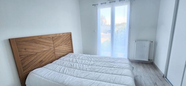 ITEUIL - MAISON CONTEMPORAINE PLAIN-PIED - 4 CHAMBRES - PISCINE & JACUZZI