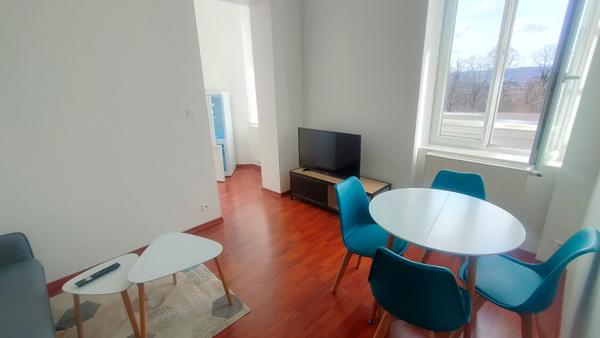 Appartement rénové Hauteville 