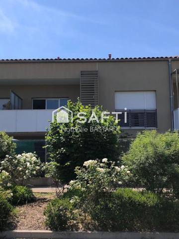 L'Isle proche centre et commerces : beau duplex avec terrasse et 2 places de parking