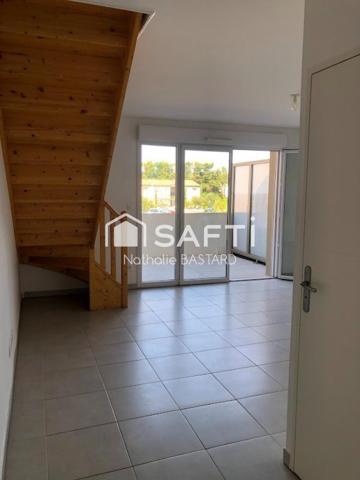 L'Isle proche centre et commerces : beau duplex avec terrasse et 2 places de parking
