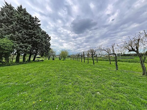 Maison à loriol de 160 m2 sur 5000m2 de terrain, ancienne ferme, deux logements, nombreuses dependances