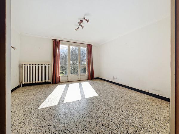 Maison à loriol de 160 m2 sur 5000m2 de terrain, ancienne ferme, deux logements, nombreuses dependances