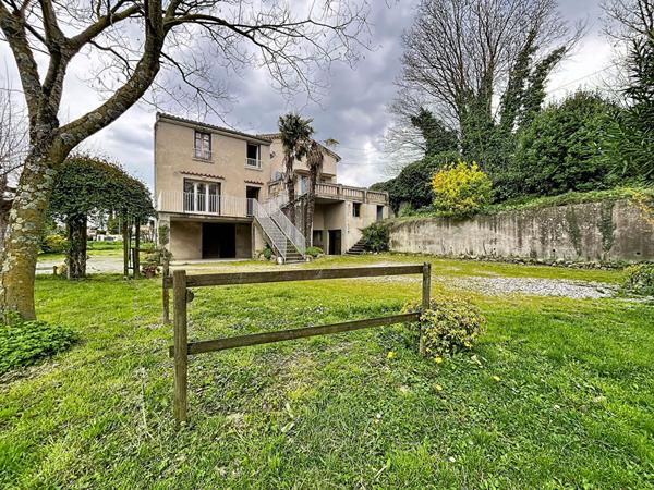 Maison à loriol de 160 m2 sur 5000m2 de terrain, ancienne ferme, deux logements, nombreuses dependances