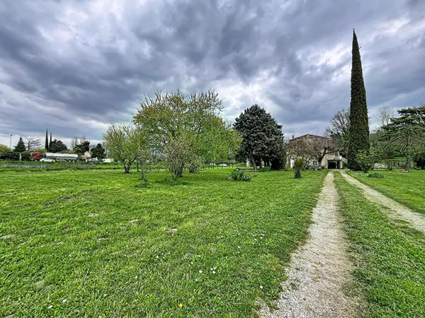 Maison à loriol de 160 m2 sur 5000m2 de terrain, ancienne ferme, deux logements, nombreuses dependances