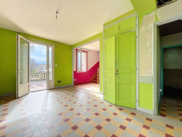 Maison à loriol de 160 m2 sur 5000m2 de terrain, ancienne ferme, deux logements, nombreuses dependances