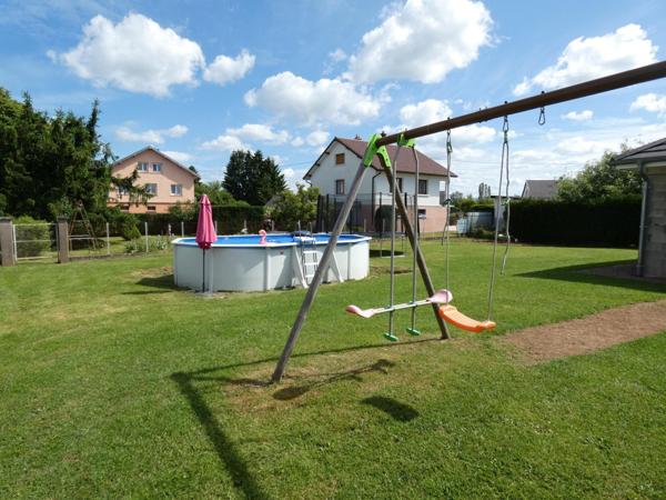 Pavillon, 126 m² 5 pièces , 4 chambres.