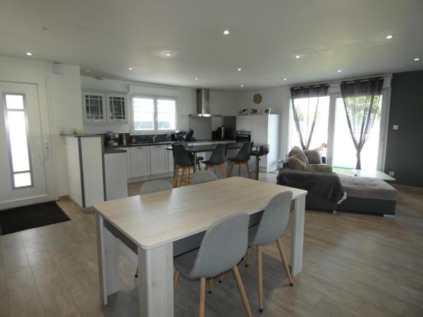 Pavillon, 126 m² 5 pièces , 4 chambres.