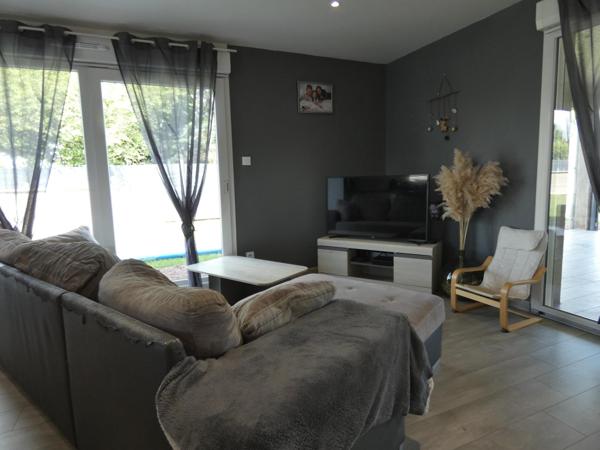 Pavillon, 126 m² 5 pièces , 4 chambres.