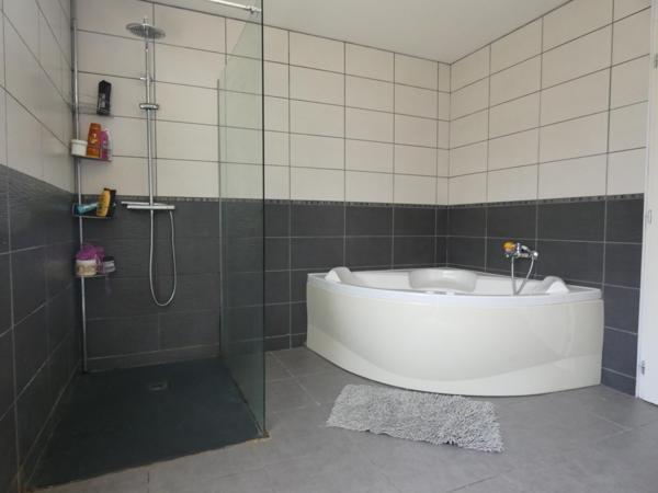 Pavillon, 126 m² 5 pièces , 4 chambres.