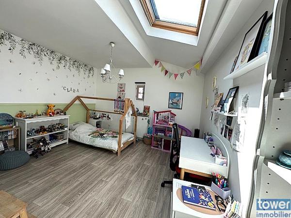 Maison
                                                                                                                                                                                                                                                                                                                        5 pièce(s)                                                                                                                                                                                                          4 chambre(s)                                                                                                                                                                                                          197.81  m²
