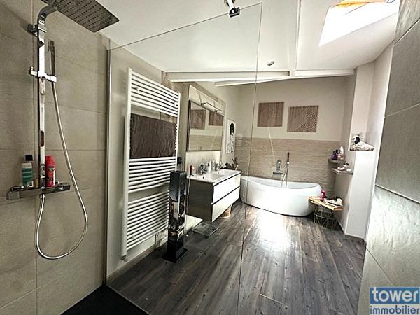 Maison
                                                                                                                                                                                                                                                                                                                        5 pièce(s)                                                                                                                                                                                                          4 chambre(s)                                                                                                                                                                                                          197.81  m²