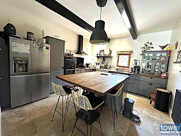 Maison
                                                                                                                                                                                                                                                                                                                        5 pièce(s)                                                                                                                                                                                                          4 chambre(s)                                                                                                                                                                                                          197.81  m²