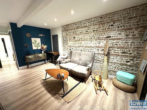 Maison
                                                                                                                                                                                                                                                                                                                        5 pièce(s)                                                                                                                                                                                                          4 chambre(s)                                                                                                                                                                                                          197.81  m²