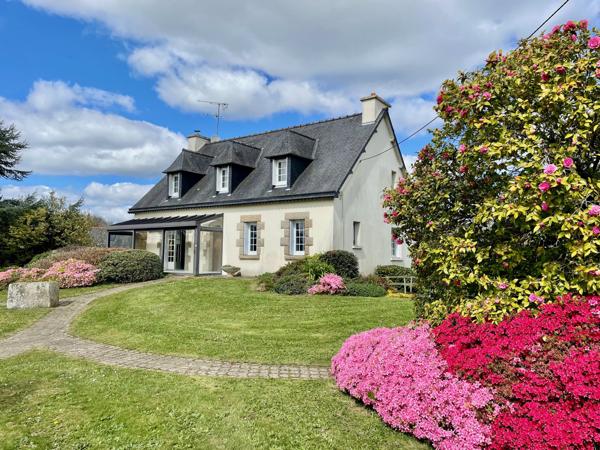 Goudelin (22290) Maison grands volumes avec Jardin arboré & dépendances sur 1 900 m² de terrain.