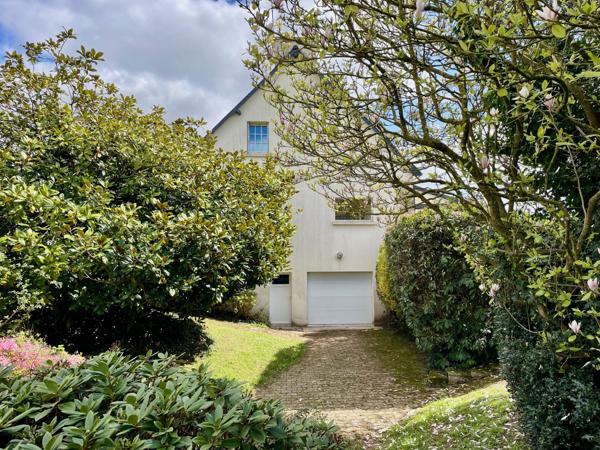 Goudelin (22290) Maison grands volumes avec Jardin arboré & dépendances sur 1 900 m² de terrain.