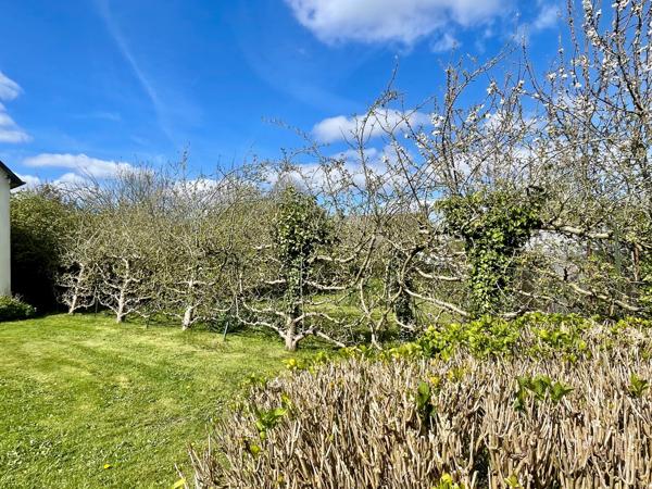 Goudelin (22290) Maison grands volumes avec Jardin arboré & dépendances sur 1 900 m² de terrain.