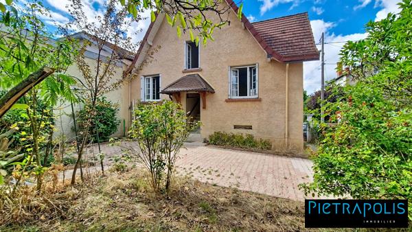 Maison 3 chambres sur sous sol avec garage et jardin