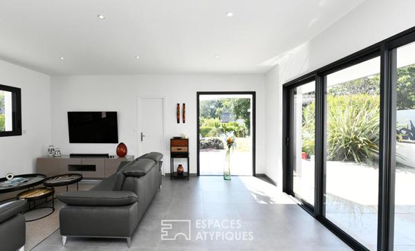 Unique à la vente – Elégante villa d’architecte aux portes de l’océan