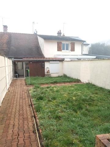 Maison à vendre à Précigné dans la Sarthe (72300), ref : 49041-882