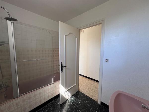 Immeuble de 3 appartements distincts + garage à Enval