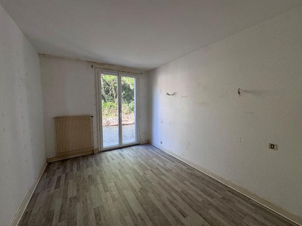 Immeuble de 3 appartements distincts + garage à Enval