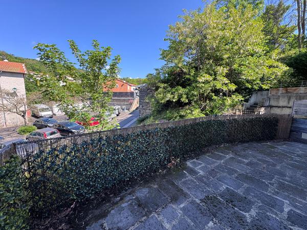 Immeuble de 3 appartements distincts + garage à Enval