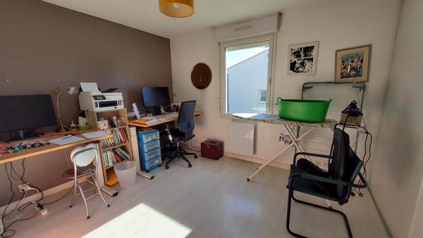 Maison en bois de 116m2, 3 chambres et 1 bureau, terrain de 688m2