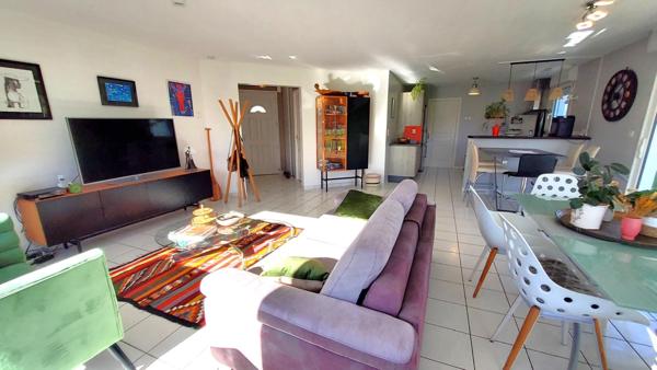 Maison en bois de 116m2, 3 chambres et 1 bureau, terrain de 688m2