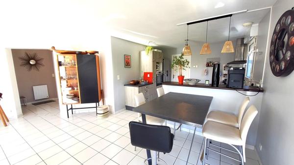 Maison en bois de 116m2, 3 chambres et 1 bureau, terrain de 688m2