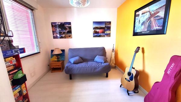 Maison en bois de 116m2, 3 chambres et 1 bureau, terrain de 688m2