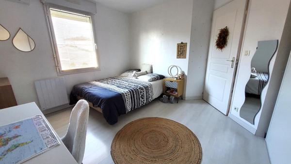 Maison en bois de 116m2, 3 chambres et 1 bureau, terrain de 688m2