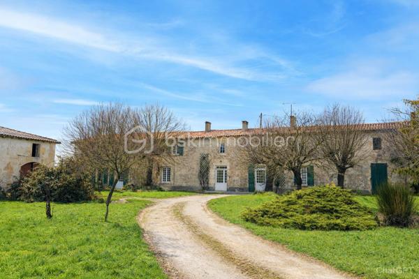 Corps de ferme de 299,98 m²