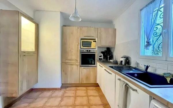 Maison à vendre    4 pièces •  Nîmes