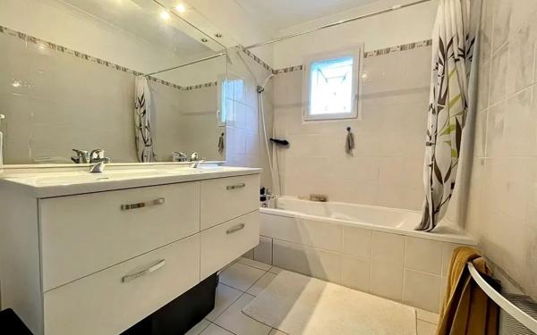 Maison à vendre    4 pièces •  Nîmes