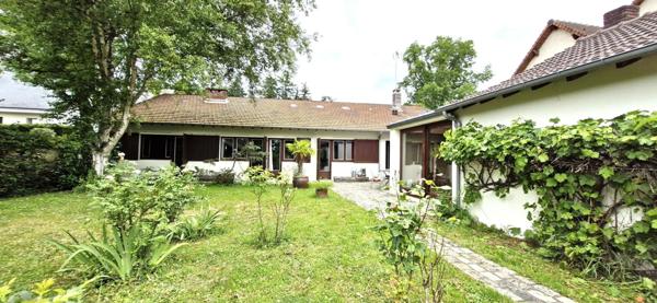 MAISON TRADITIONNELLE DE PLAIN PIED ET SON ANNEXE