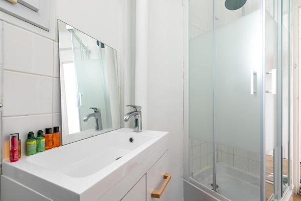 Appartement au 6ème de 61m2 au sien d'un parc verdoyant au calme.