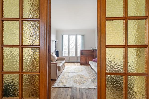 Appartement au 6ème de 61m2 au sien d'un parc verdoyant au calme.