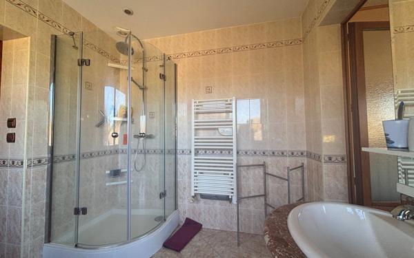 Maison à vendre    6 pièces •  Septfonds