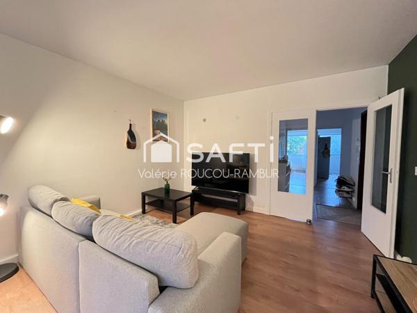 T2 avec balcon sans vis à vis, garage et box.